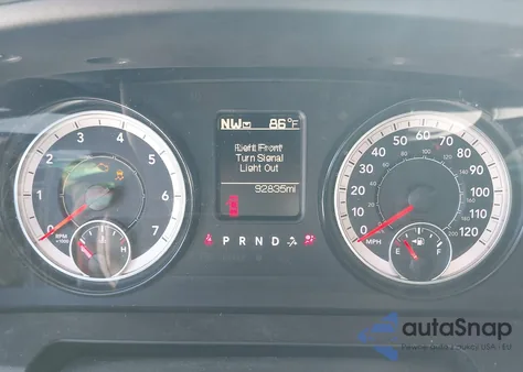 2017 Ram 1500 Express 4X4 6'4 Box z USA, uszkodzony, nr VIN 1C6RR7FT3HS840109